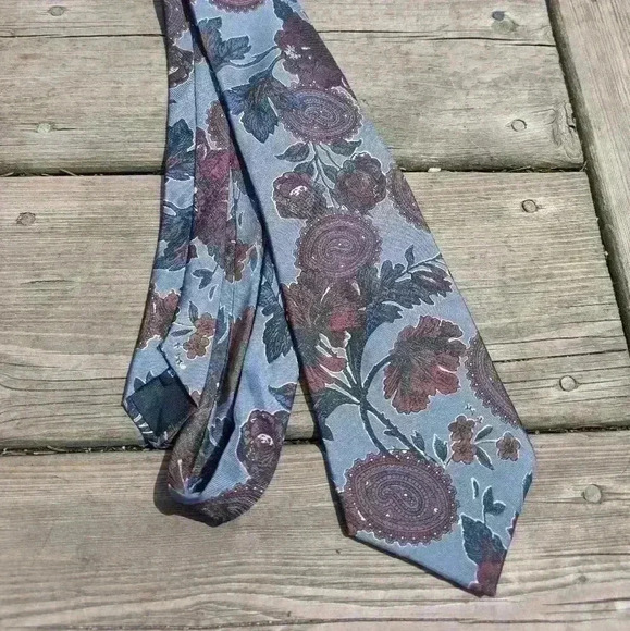 Vintage Yves Saint Laurent YSL men's 100percent  silk tie - Picture 1 of 8